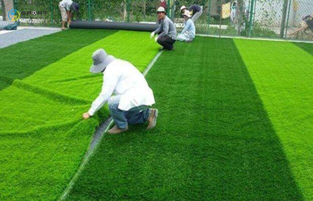 Thi công cỏ nhân tạo mùa mưa