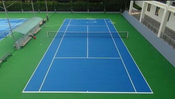 Sân tennis mini có kích thước nhỏ hơn kích thước tiêu chuẩn.